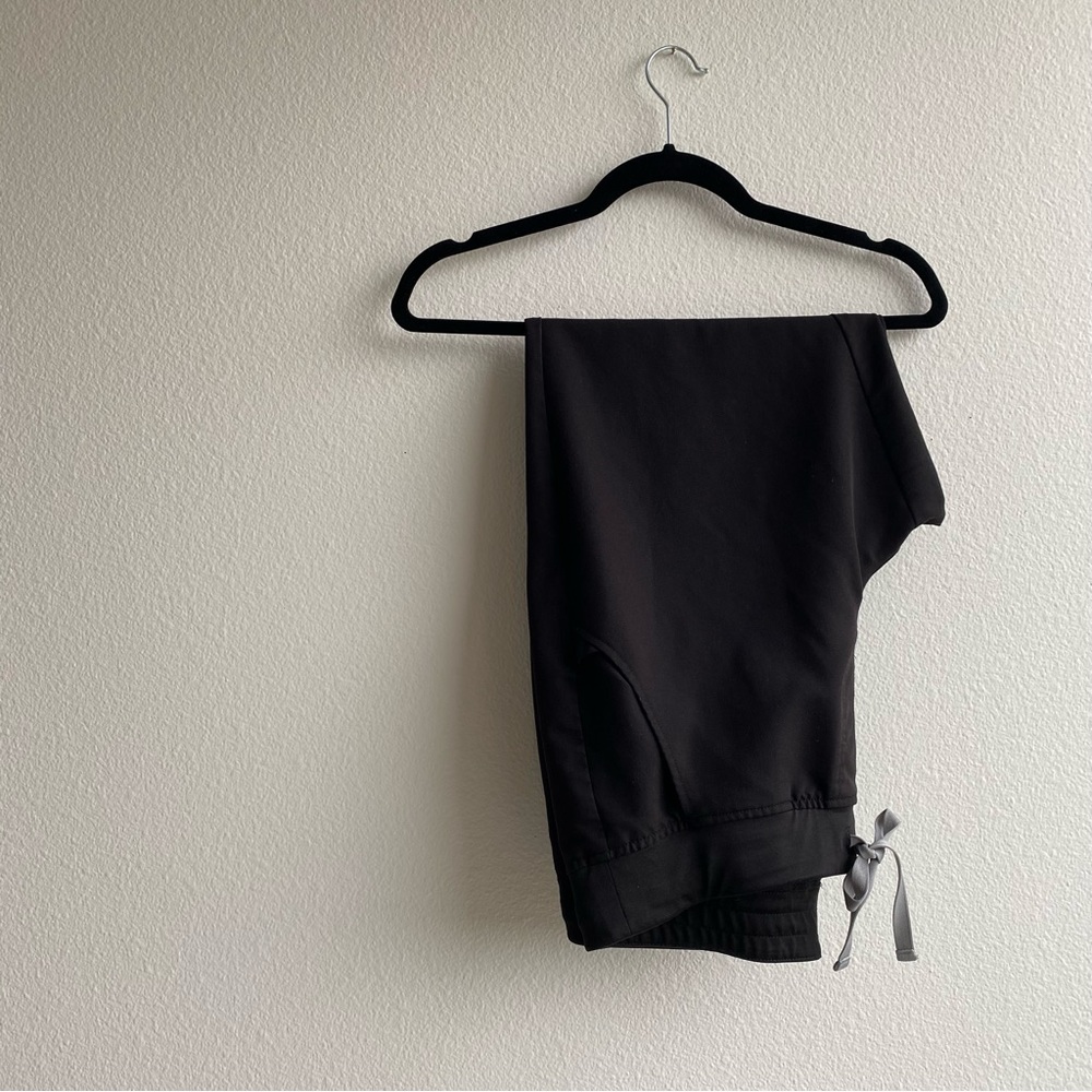 FIGS Black Zamora - Petite Jogger Scrub Pants (L)